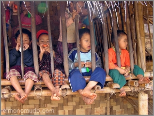 Niños en guarderia de Myanmar       