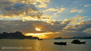 Atardecer en bahia de Mindelo. Isla de Sao Vicente. Cabo Verde