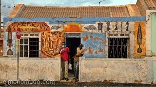 Tienda artesania africana. Santa Maria. Sal. Cabo Verde