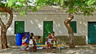 Calma en la plaza. Palmeira. Sal. Cabo Verde