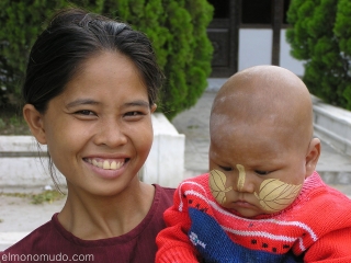 Madre y niño Myanmar
