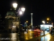 fernsehturm. torre de television al fondo, de noche. berlin