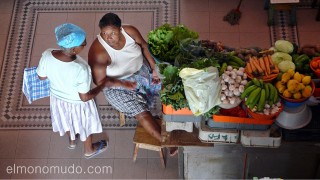 Vendedora hortalizas en Mindelo. Isla de Sao Vicente.Cabo Verde