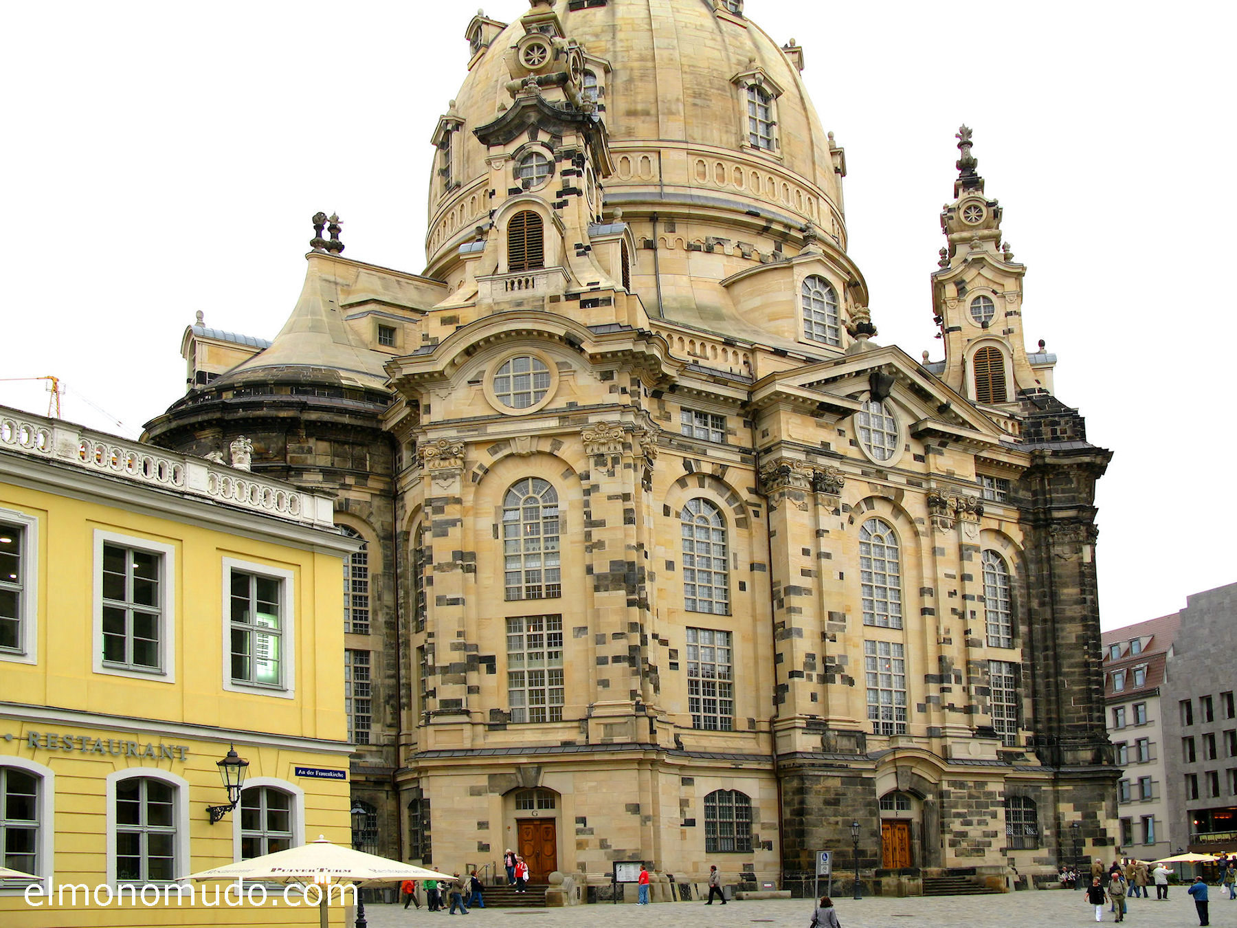 frauenkirche-vista-exterior-ladrillos