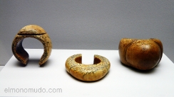 antiguas pulseras africanas de marfil.museo etnológico de berlín
