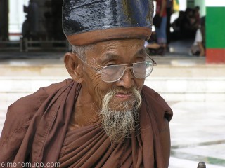 Anciano Myanmar