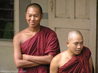 Monjes budistas Myanmar