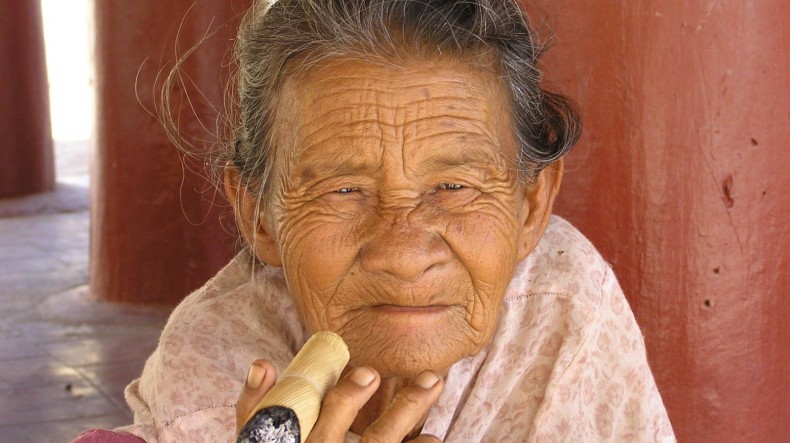 Anciana Myanmar