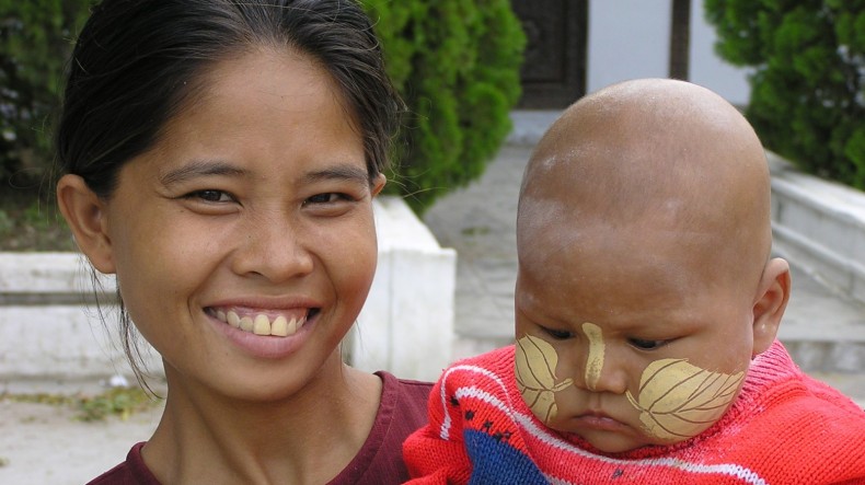 Madre y niño Myanmar