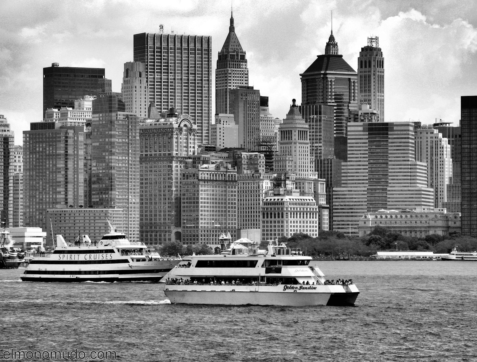 new-york-2008-blanco-y-negro-barcos-y-manhattan