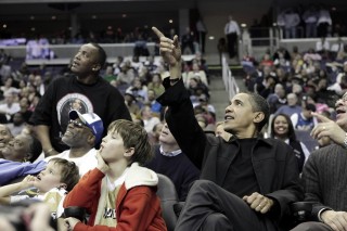 obama-at-the-basketball-meetingof-the-chicago-bulls-and-the-washington-wizards-1600x1200.jpg