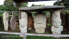 estatua devorando niño. parque arqueologico de san agustin. colombia