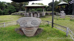 estatua parque arqueologico de san agustin. colombia